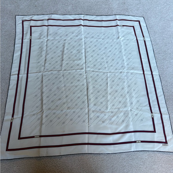 Gucci 100% Silk Scarf - Picture 4 of 10